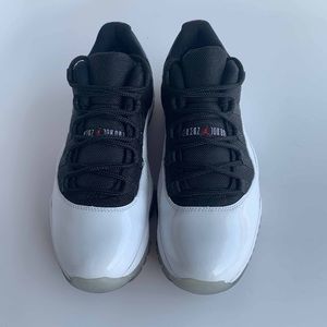 Air Jordan Retro 11 Tuxedo